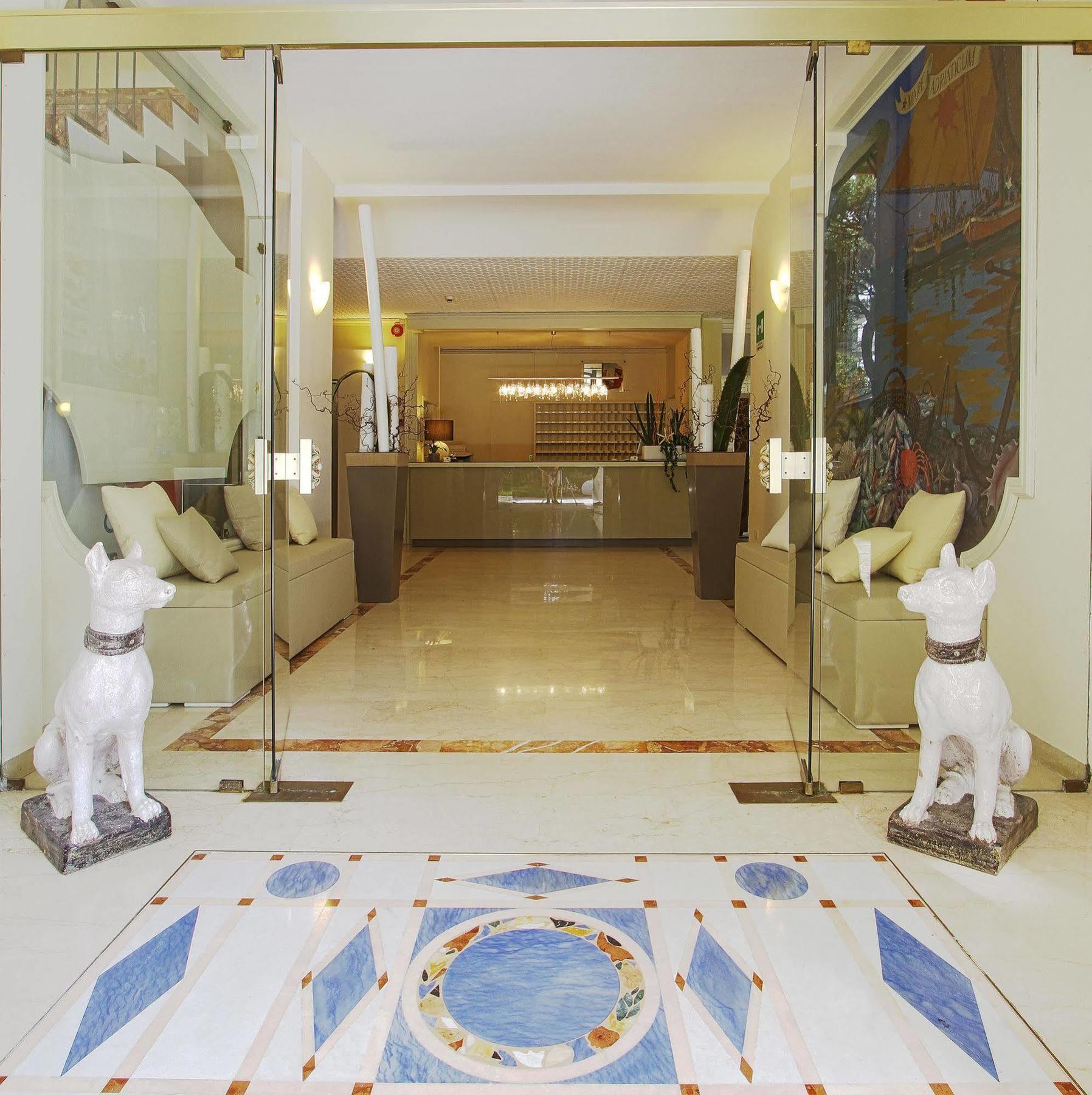 Hotel Michelangelo 밀라노마리티마 외부 사진