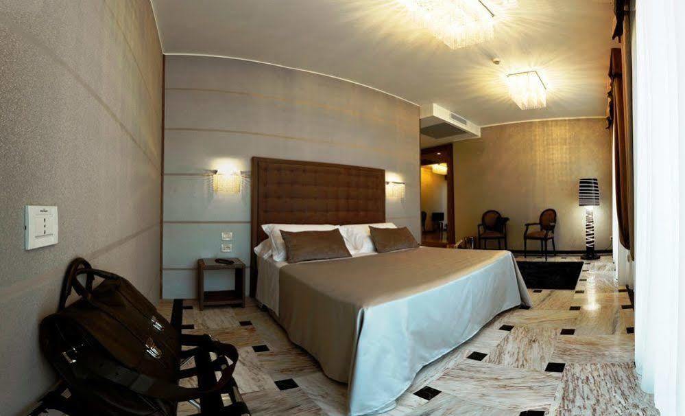 Hotel Michelangelo 밀라노마리티마 외부 사진